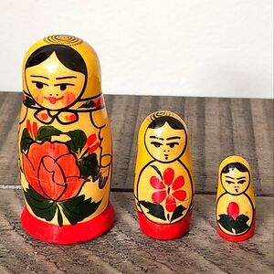 Vintage Russian Matryoshka Nesting Dolls 3 Piece Handpainted Set